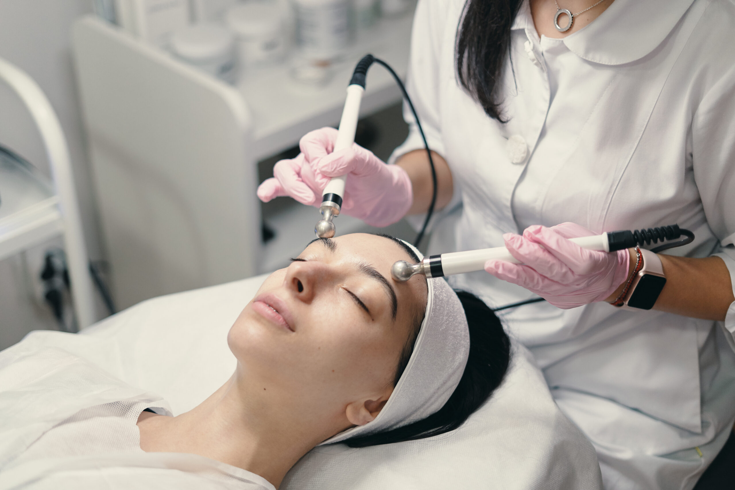 Skin tightening procedure in a clinic
